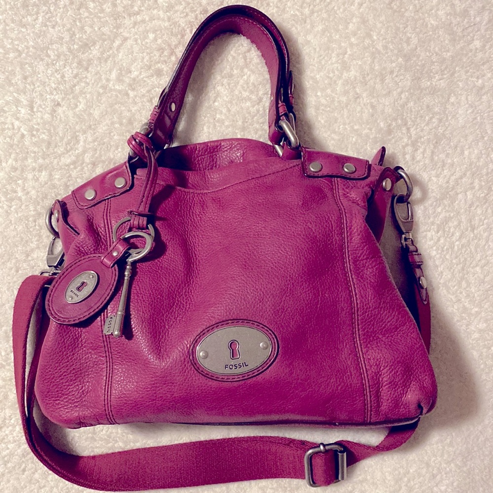 Medium Fossil handbag, cranberry color.